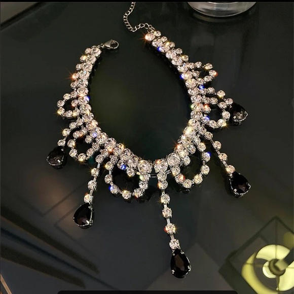 🌟 Luxury Big Crystals Necklace Choker - Picture 3 of 4